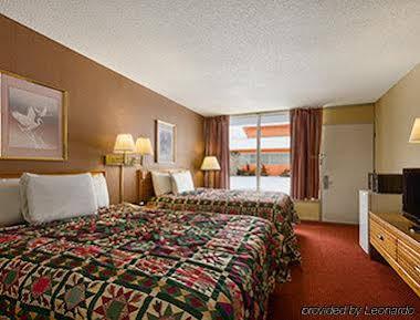 Days Inn By Wyndham White House Exterior photo