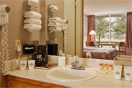 Days Inn By Wyndham White House Room photo